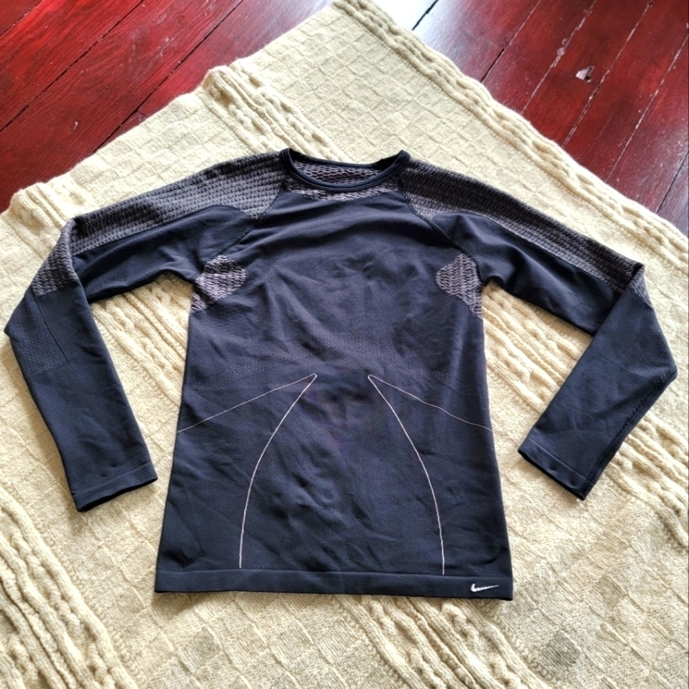 Nike Drifit Seamless Body Sculpting Long Sleeve Tee size M/L Black Nude